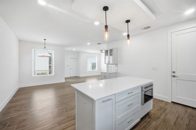 4300 Mansfield Dam RD 1021, Austin, TX 78734