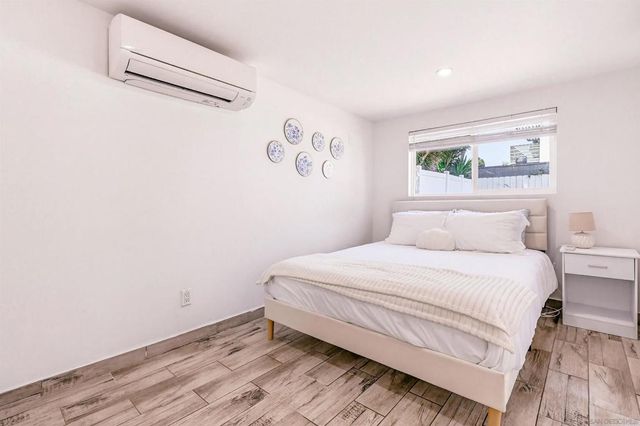 3754 56 Tennyson St, San Diego, CA 92107