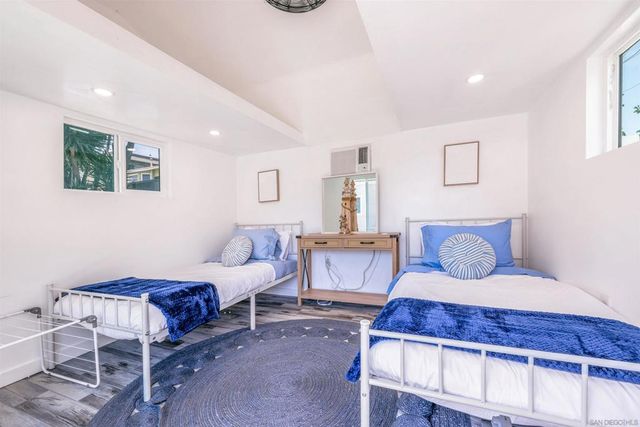 3754 56 Tennyson St, San Diego, CA 92107