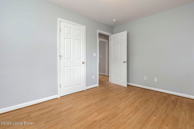 5606 Leemont Ct, Louisville, KY 40272