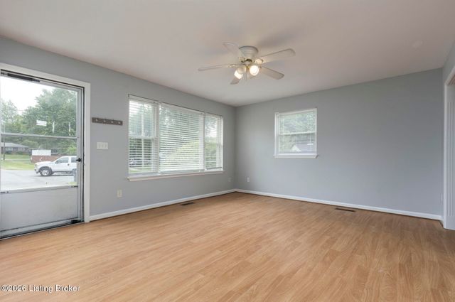 5606 Leemont Ct, Louisville, KY 40272