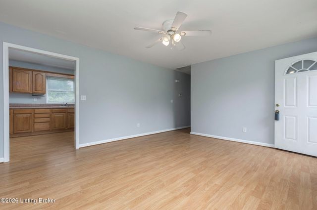 5606 Leemont Ct, Louisville, KY 40272