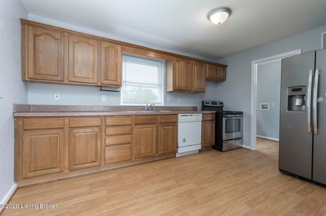 5606 Leemont Ct, Louisville, KY 40272