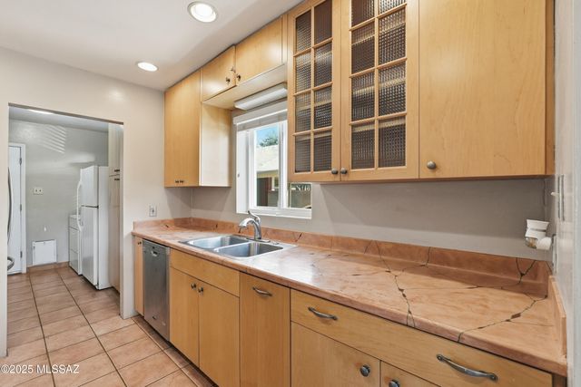 2925 E Loretta Drive, Tucson, AZ 85716