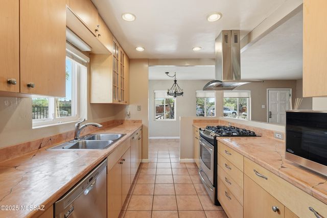 2925 E Loretta Drive, Tucson, AZ 85716