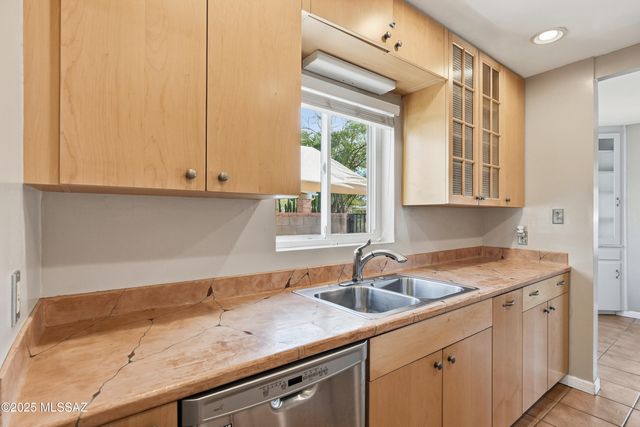 2925 E Loretta Drive, Tucson, AZ 85716