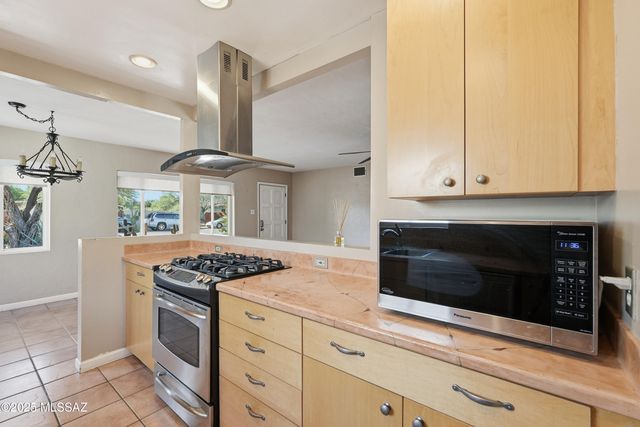 2925 E Loretta Drive, Tucson, AZ 85716