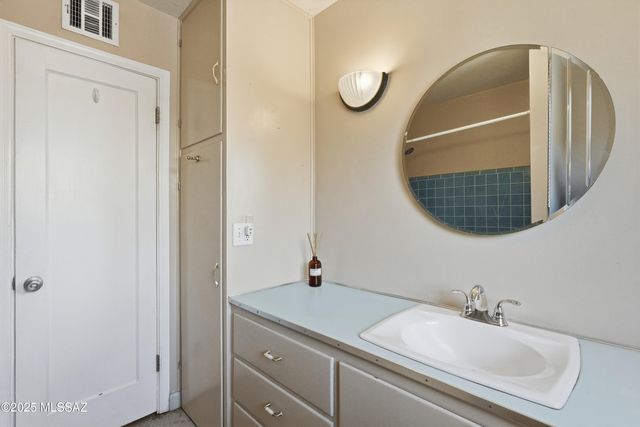 2925 E Loretta Drive, Tucson, AZ 85716