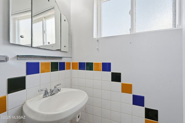 2925 E Loretta Drive, Tucson, AZ 85716