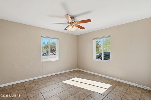 2925 E Loretta Drive, Tucson, AZ 85716