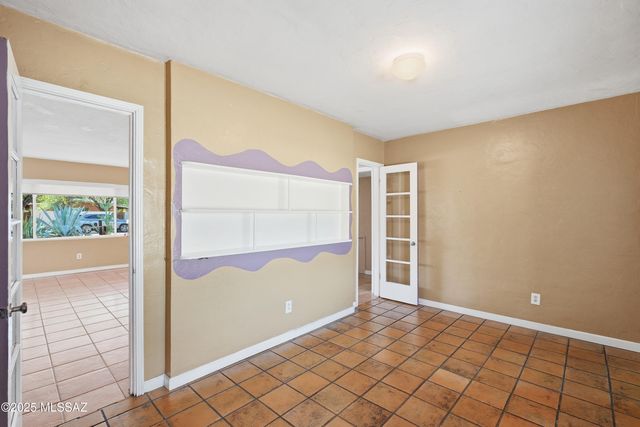 2925 E Loretta Drive, Tucson, AZ 85716