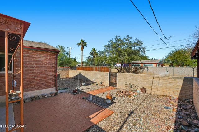 2925 E Loretta Drive, Tucson, AZ 85716