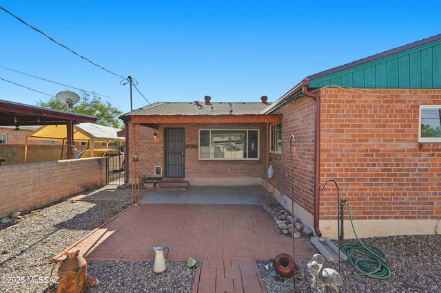 2925 E Loretta Drive, Tucson, AZ 85716