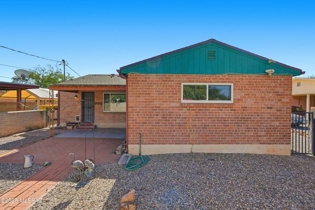 2925 E Loretta Drive, Tucson, AZ 85716