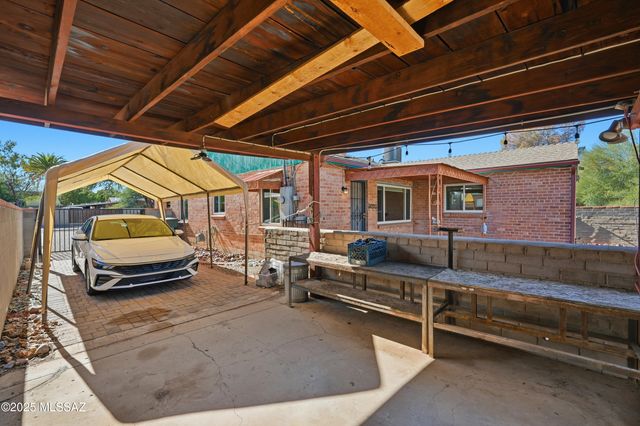 2925 E Loretta Drive, Tucson, AZ 85716