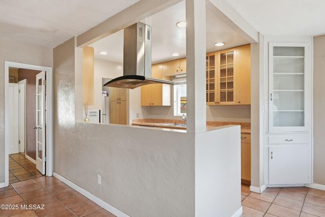 2925 E Loretta Drive, Tucson, AZ 85716