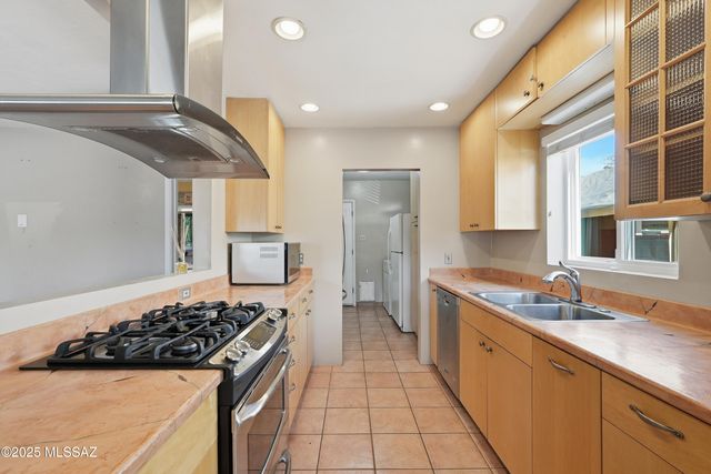 2925 E Loretta Drive, Tucson, AZ 85716