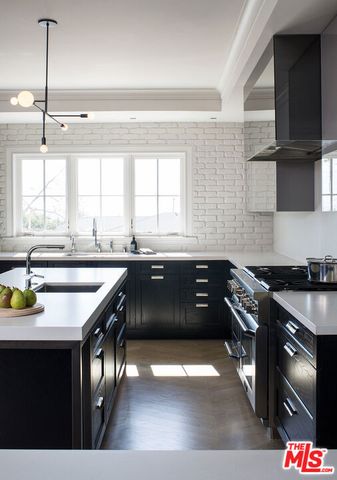 14939 La Cumbre Drive, Pacific Palisades (los Angeles), CA 90272