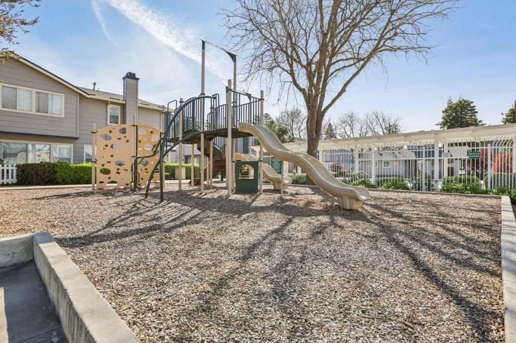 Image 37 of property listing at 2159 Walsingham Court 62, Tracy, CA 95376