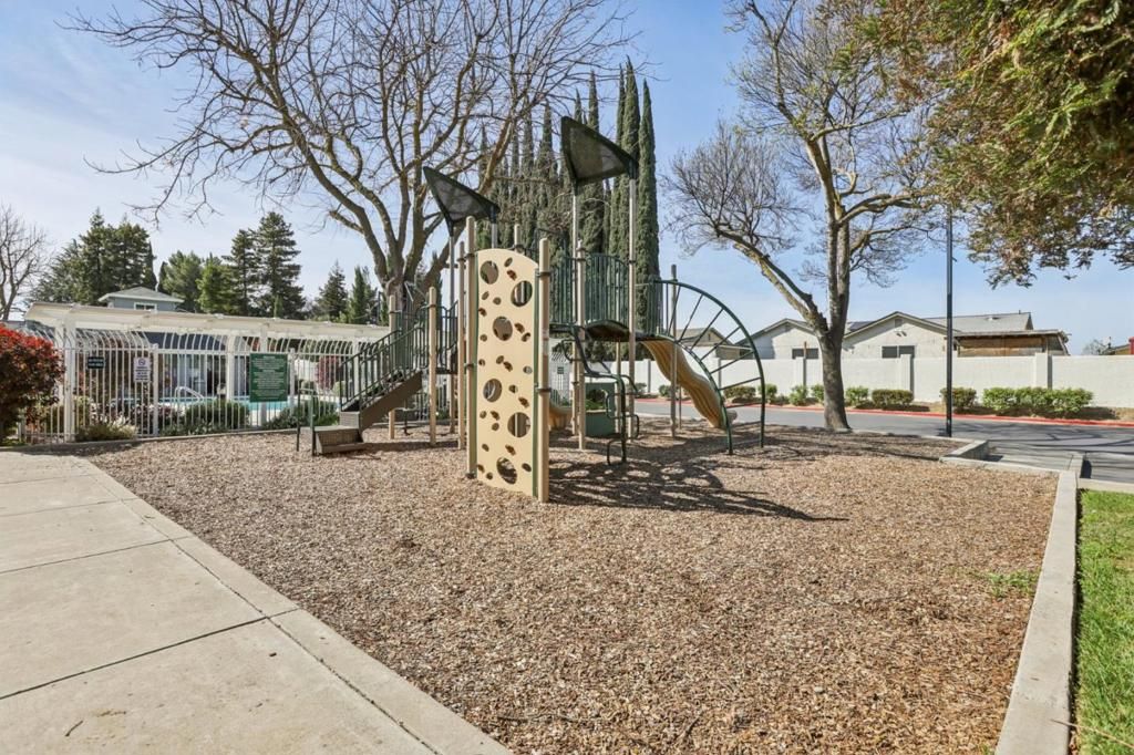 Image 38 of property listing at 2159 Walsingham Court 62, Tracy, CA 95376