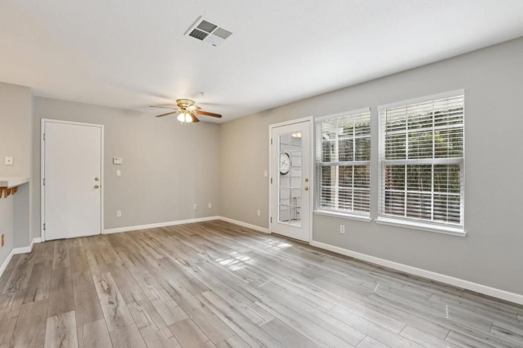 Image 5 of property listing at 2159 Walsingham Court 62, Tracy, CA 95376