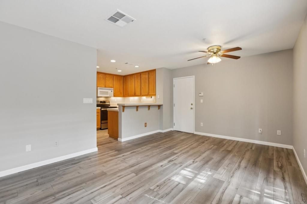 Image 6 of property listing at 2159 Walsingham Court 62, Tracy, CA 95376