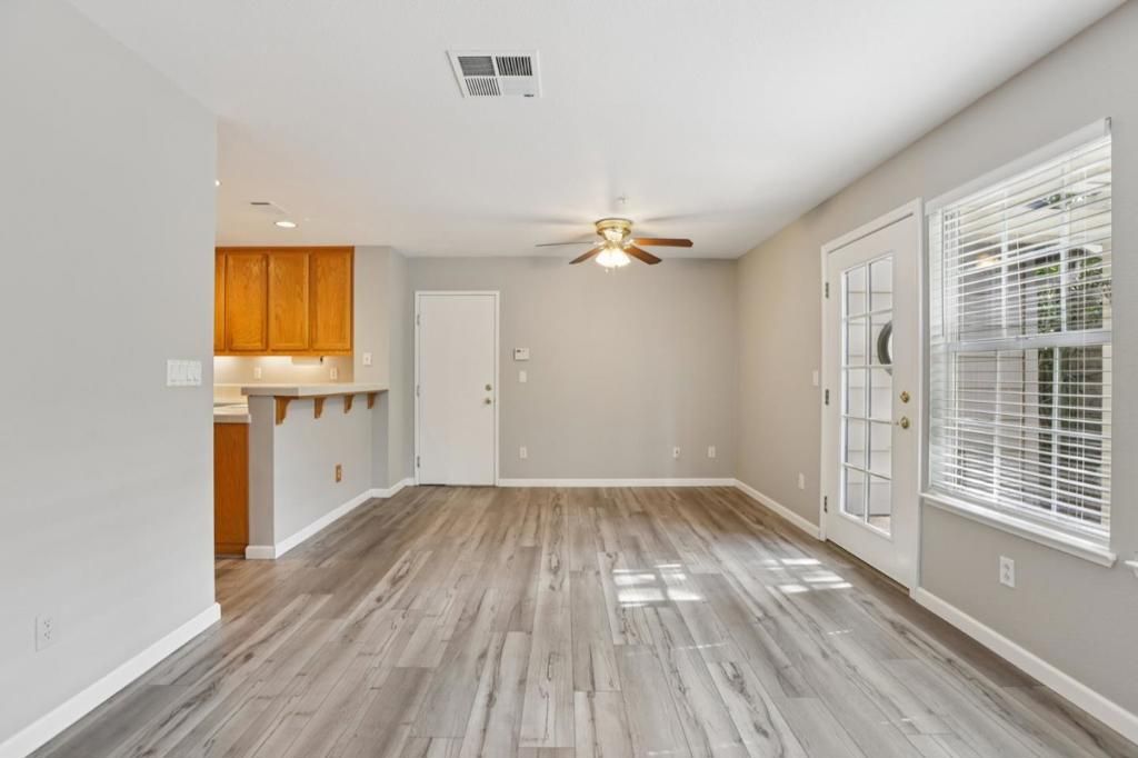 Image 9 of property listing at 2159 Walsingham Court 62, Tracy, CA 95376