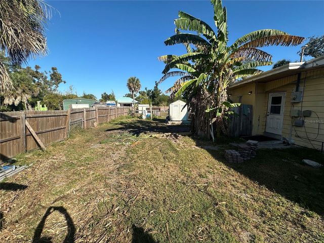111 PALM AVENUE E, Nokomis, FL 34275