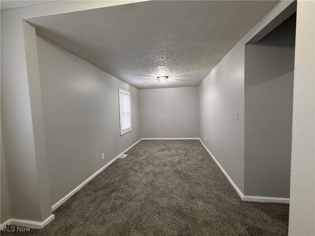 863 Bank Street, Akron, OH 44305