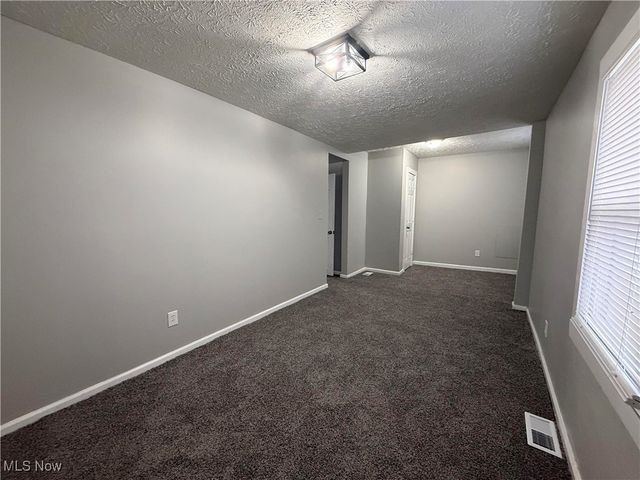 863 Bank Street, Akron, OH 44305