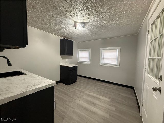 863 Bank Street, Akron, OH 44305