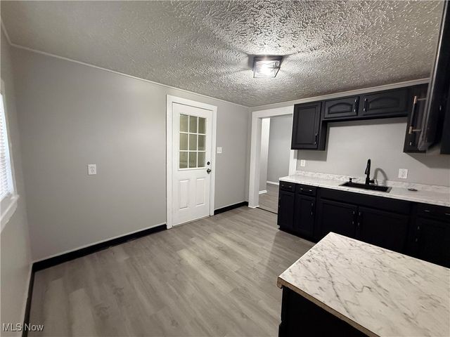 863 Bank Street, Akron, OH 44305