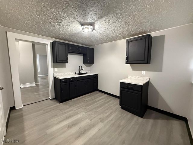 863 Bank Street, Akron, OH 44305