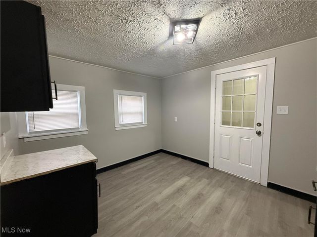 863 Bank Street, Akron, OH 44305