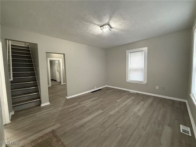 863 Bank Street, Akron, OH 44305