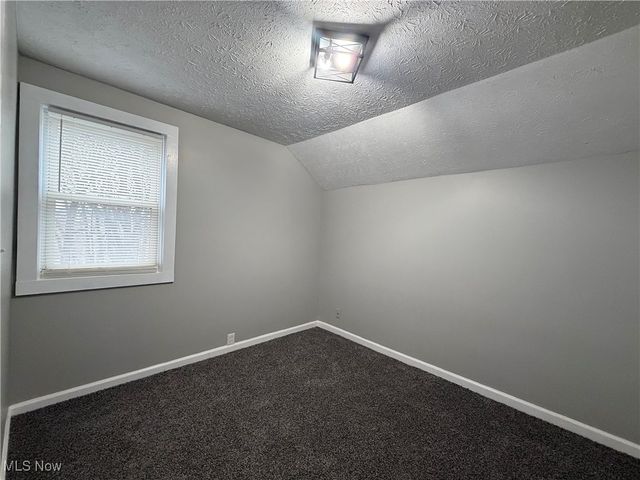 863 Bank Street, Akron, OH 44305