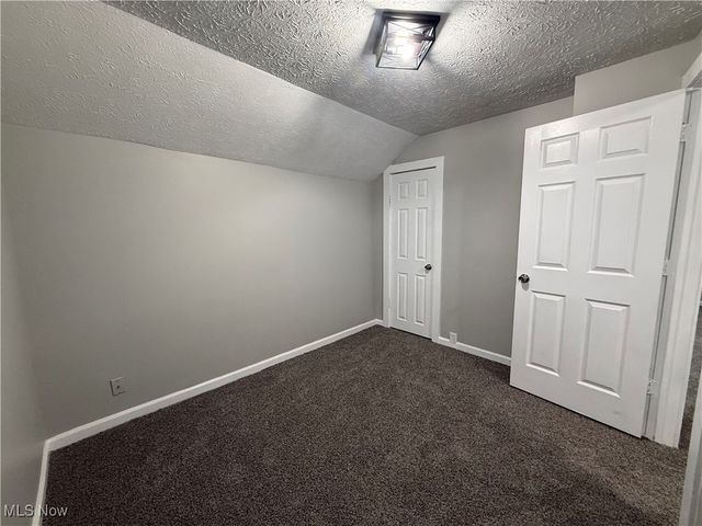 863 Bank Street, Akron, OH 44305