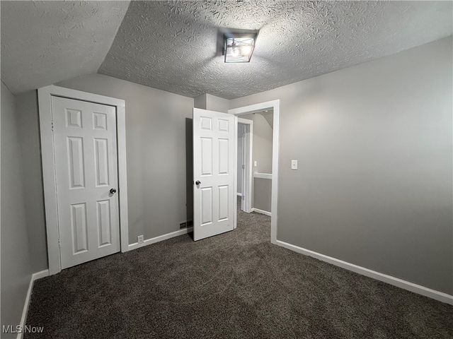 863 Bank Street, Akron, OH 44305