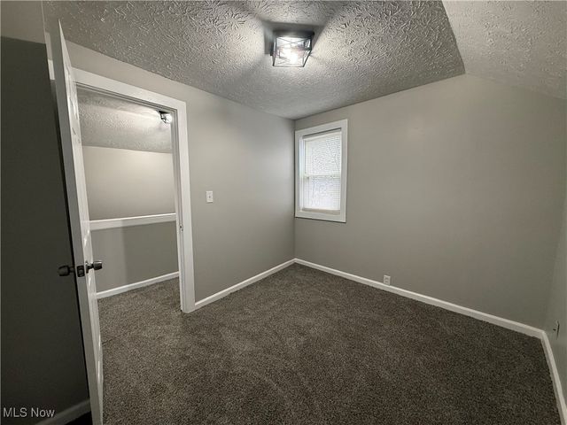 863 Bank Street, Akron, OH 44305