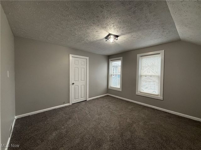 863 Bank Street, Akron, OH 44305