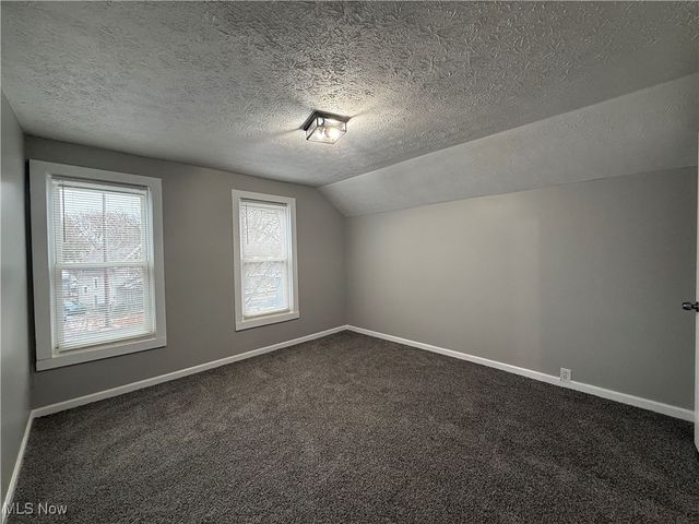 863 Bank Street, Akron, OH 44305