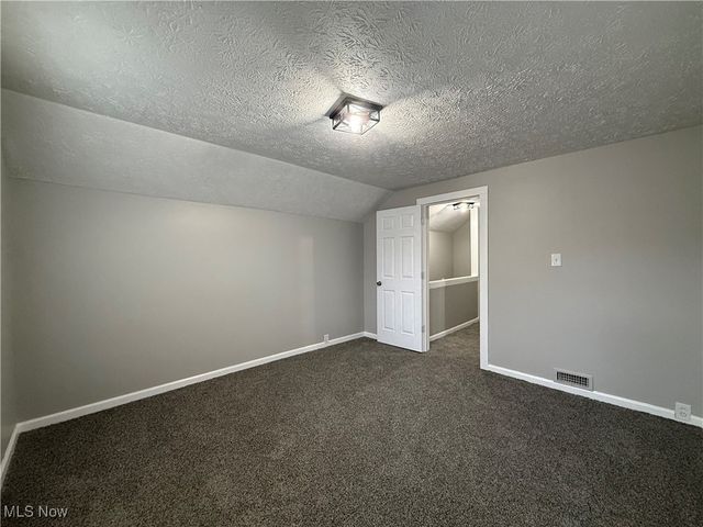 863 Bank Street, Akron, OH 44305