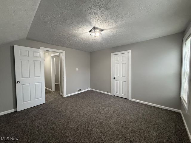 863 Bank Street, Akron, OH 44305