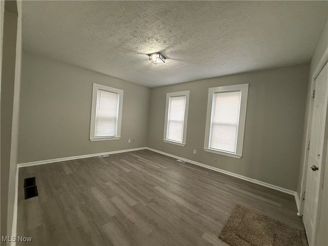 863 Bank Street, Akron, OH 44305