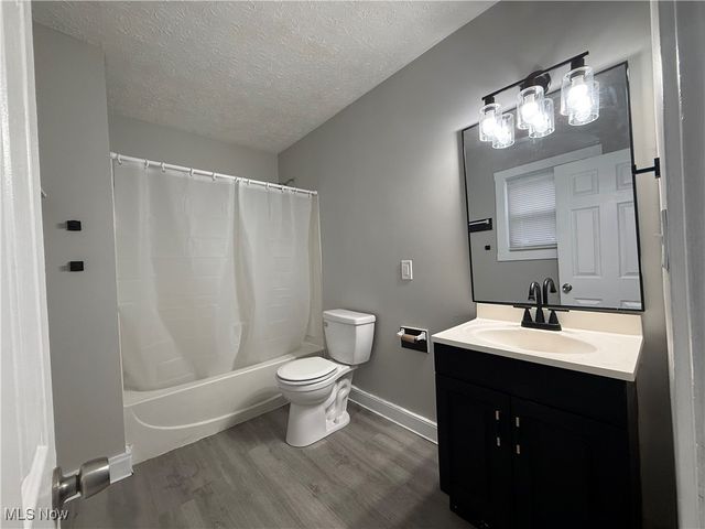 863 Bank Street, Akron, OH 44305