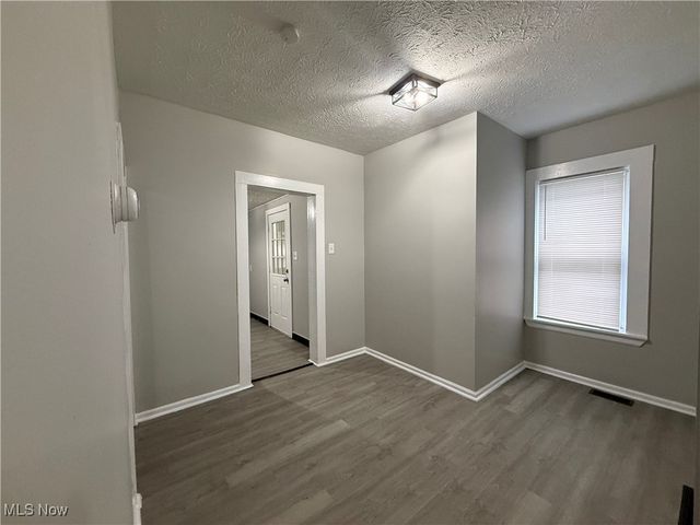 863 Bank Street, Akron, OH 44305