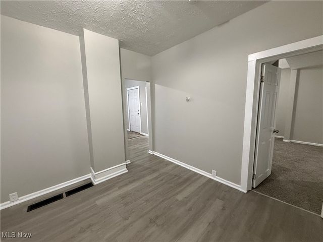 863 Bank Street, Akron, OH 44305