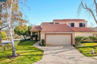 1 Sapphire Ct, Hercules, CA 94547