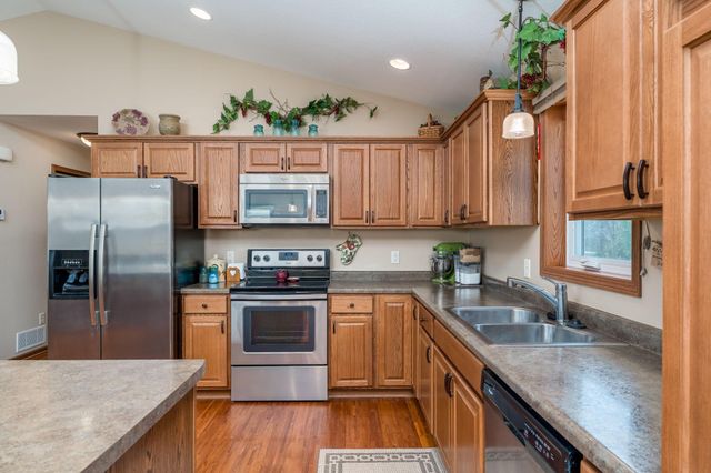 200 Foxfire Drive, Mankato, MN 56001