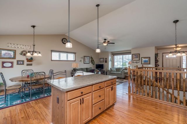 200 Foxfire Drive, Mankato, MN 56001